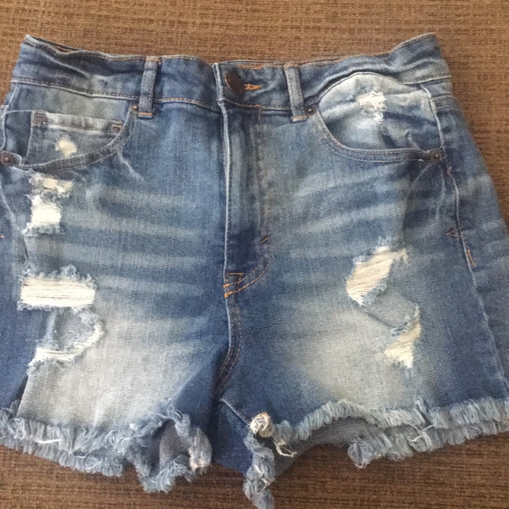 High waisted destroyed Mom shorts